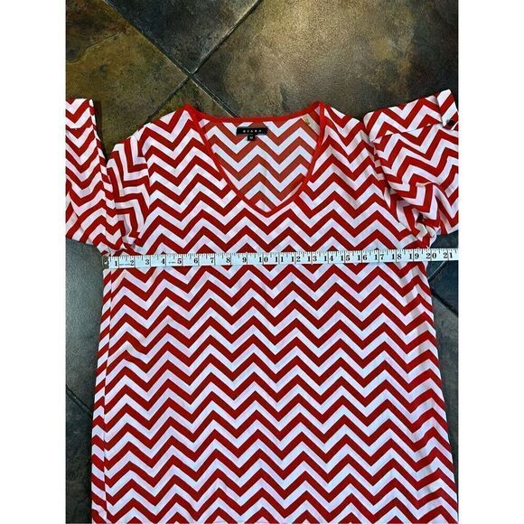 Kiara Women’s Medium Chevron 3/4 Sleeve V-neck Blouse - Picture 9 of 12